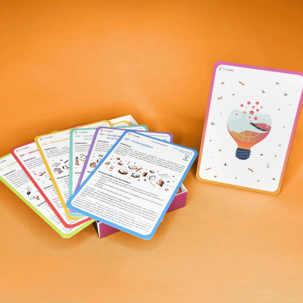 La boîte du deck BADASS ouverte, les cartes visibles à l'intérieur.